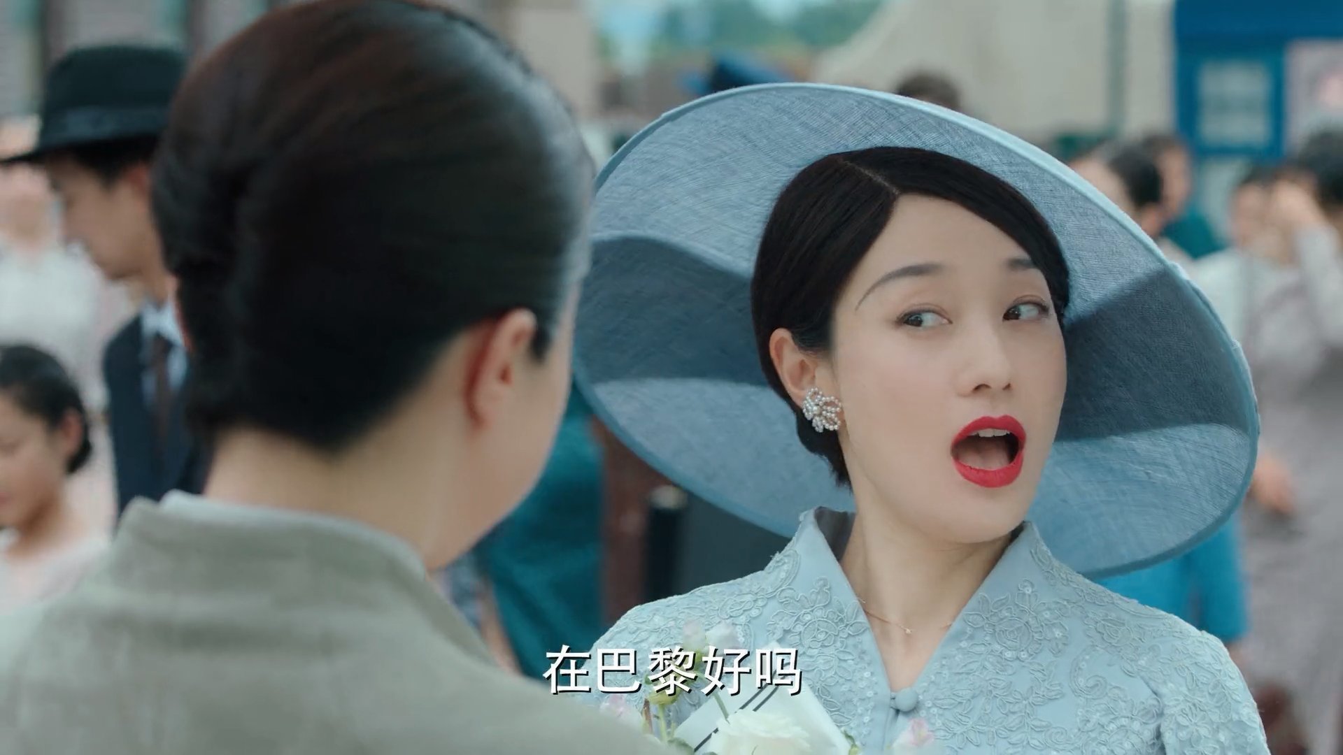 切尔西女足夺冠后球员庆祝画面，切尔西女足池笑然