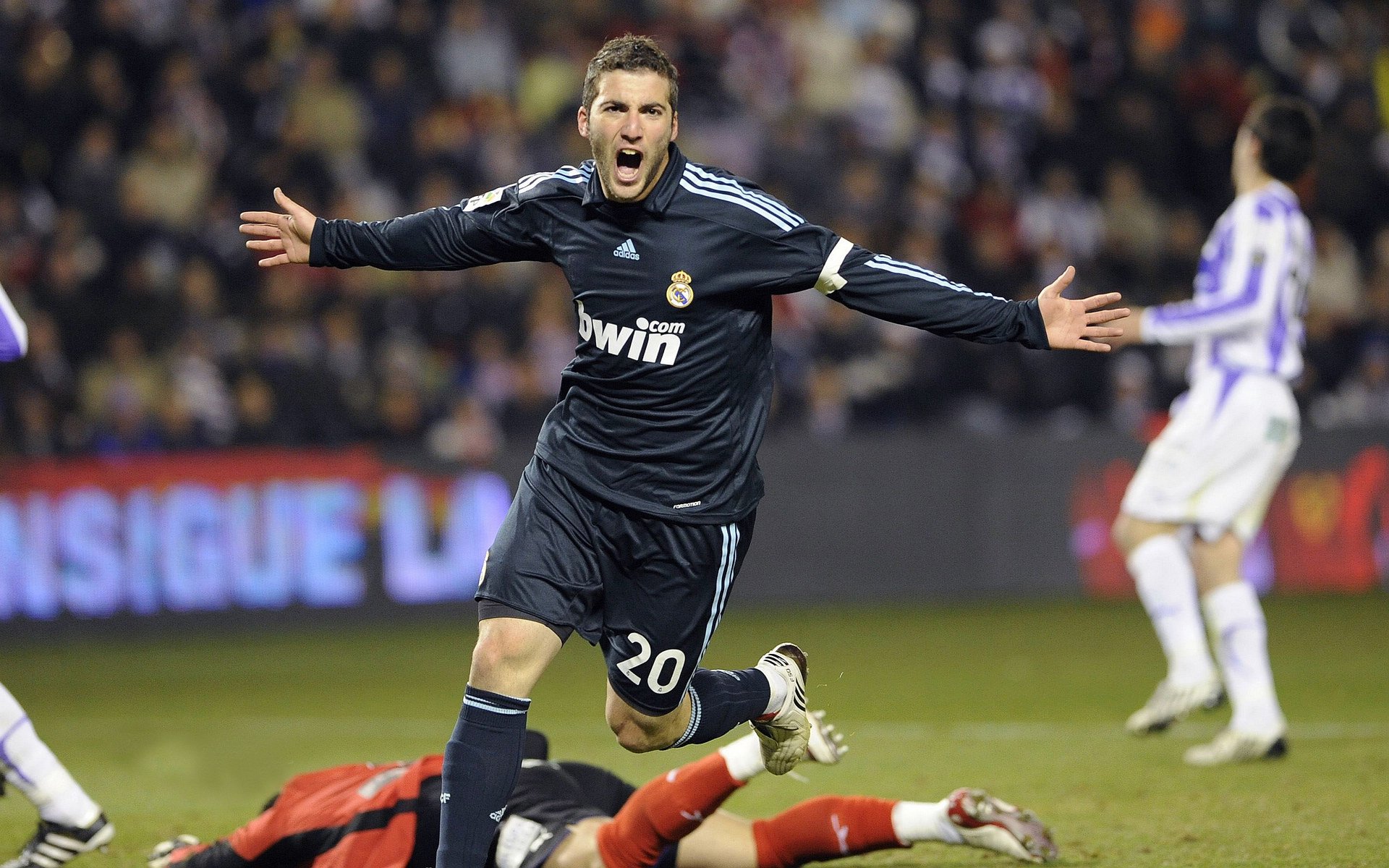 法甲逆转，球迷评论热烈，法甲转会一览